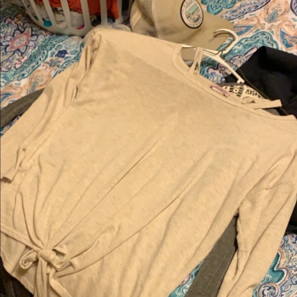 Buckle shirt.